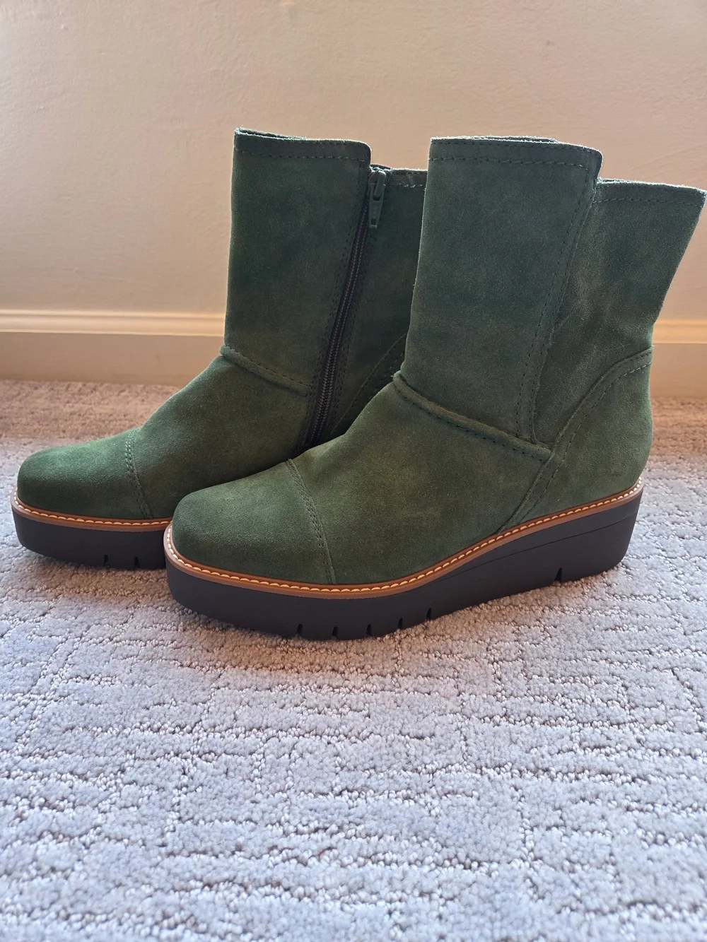 Naturalizer Wylie Green Suede Platform Ankle Boots